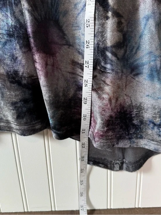 One World Velvet Tie Dye Lace Back Boho Blouse NWT Medium - Picture 9 of 11